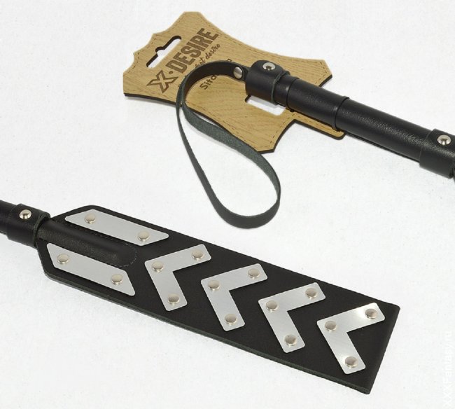 Педл из натуральной кожи с имитацией металлических пластин