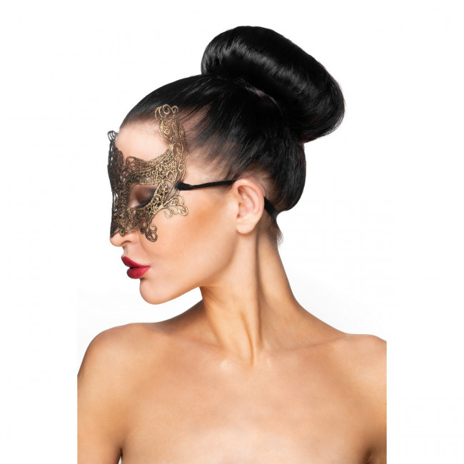 Женская карнавальная маска из кружева