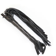 Многохвостая плетка с белой прострочкой