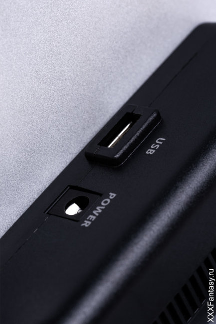 Удобная и компактная секс-машина с двумя насадками Удобная и компактная секс-машина с двумя насадками