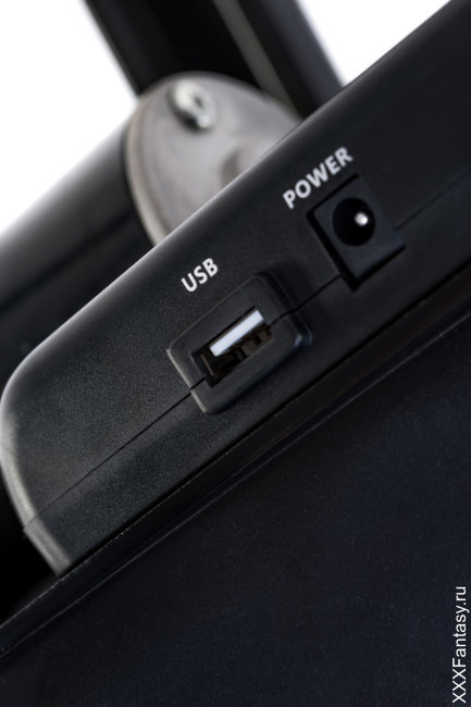 Секс-машина с двумя насадками на металлическом каркасе