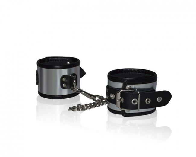 Оковы с декоративной отделкой под металл