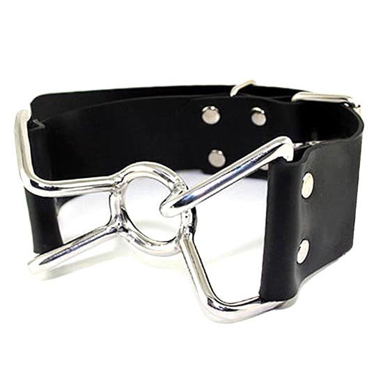 кляп с металлическим кольцом