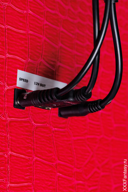 Розовый секс чемодан с мощным двигателем и двумя насадками Розовый секс чемодан с мощным двигателем и двумя насадками