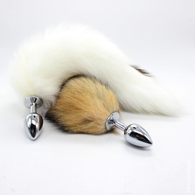 металлическая пробка с белым хвостом