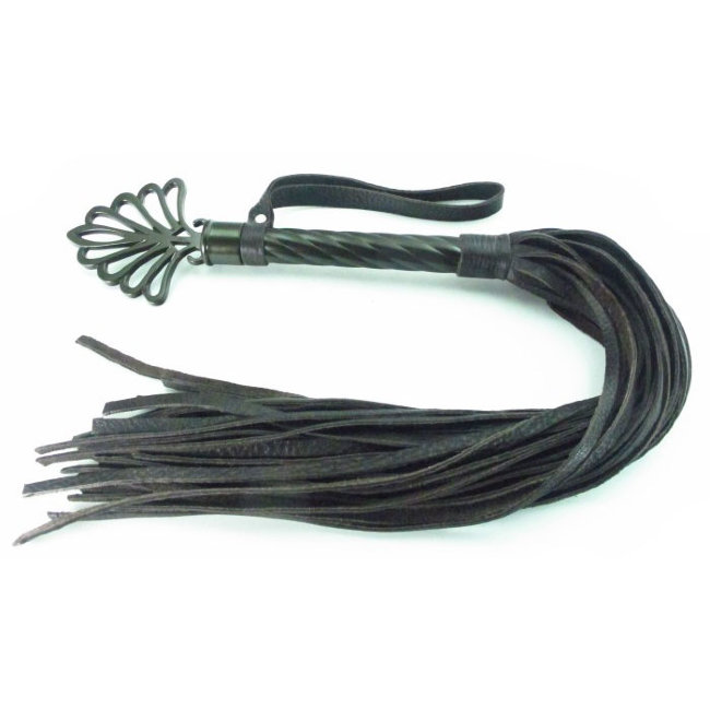 Плетка из длинных кожаных ремешков