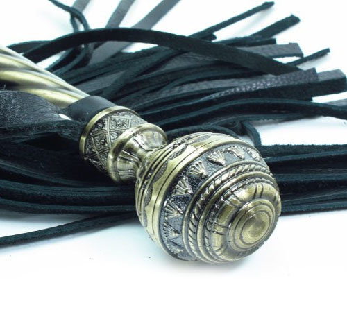 Флоггер с металлическим жезлом