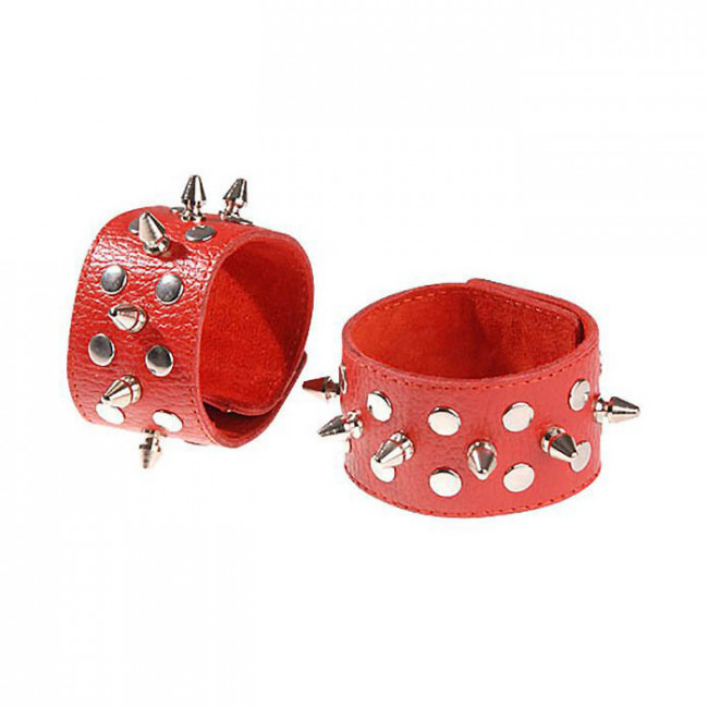 Напульсники кожаные с шипами