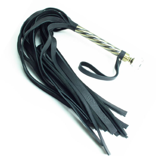 Плетка из широких кожаных полос