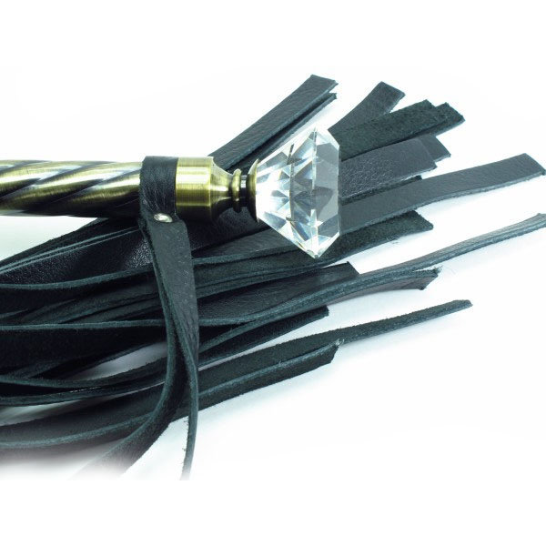 Плетка из широких кожаных полос