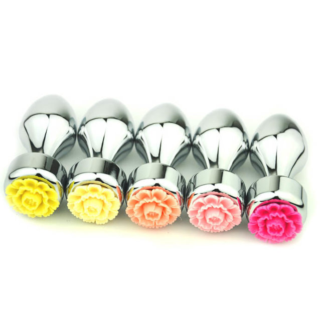 Маленькая анальная втулка с украшением в виде цветка Маленькая анальная втулка с украшением в виде цветка