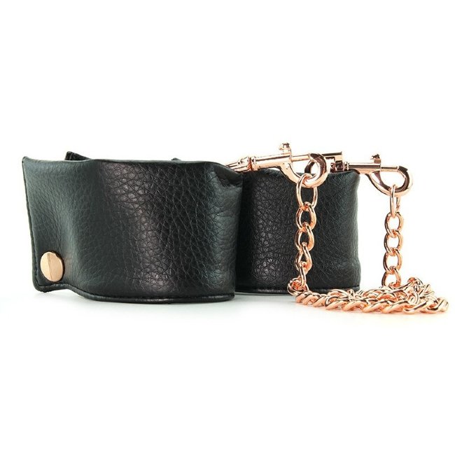 Наручники с мягкой подкладой и золотистой цепью