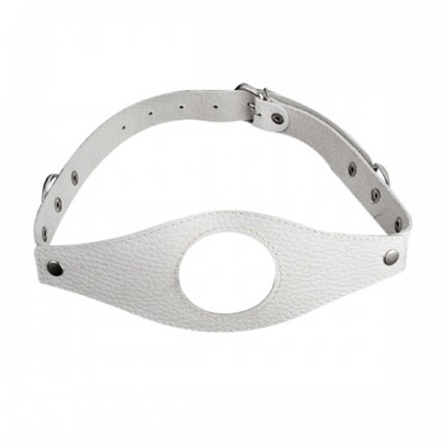 Кожаный кляп с отверстием для фаллоса