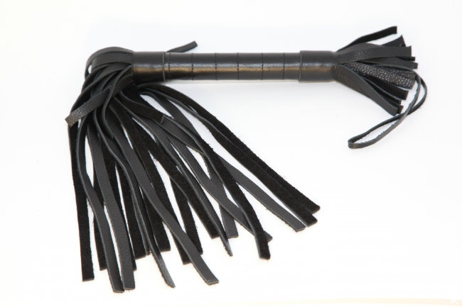 Кожаная плетка с короткими хвостами Кожаная плетка с короткими хвостами
