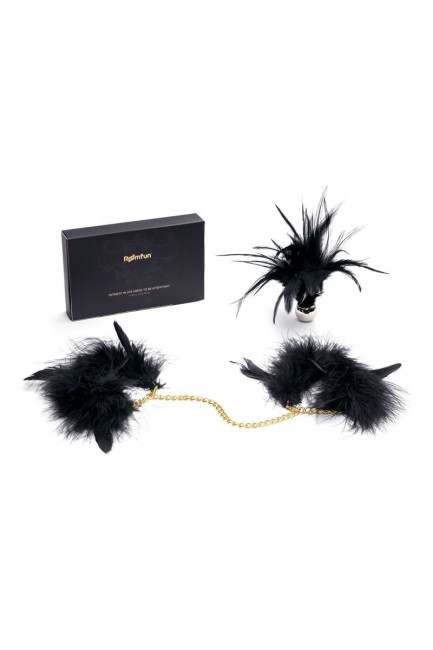 Красивый набор с наручниками и щекоталкой Красивый набор с наручниками и щекоталкой