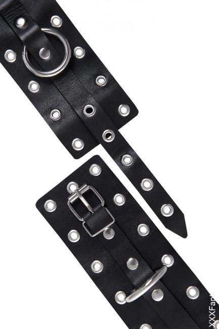 Наручники кожаные с люверсами