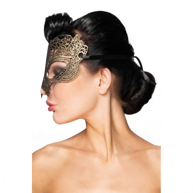 Карнавальная маска из нежного кружева