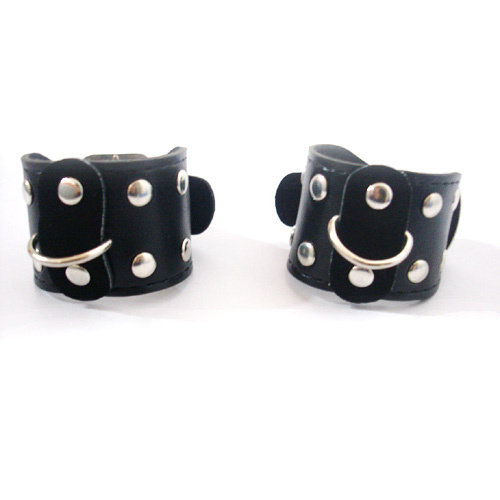 Широкаие наручи с заклепками Широкаие наручи с заклепками
