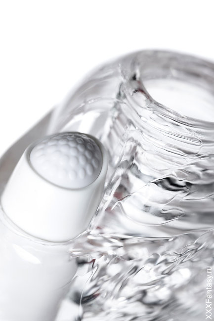 Нереалистичный прозрачный мастурбатор с вибрацией