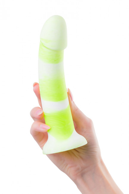 Силиконовый фаллоимитатор с мощной присоской