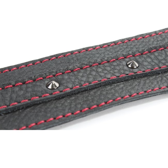 Кожаный ошейник с шипами