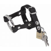 Кожаный ремешок на член и мошонку