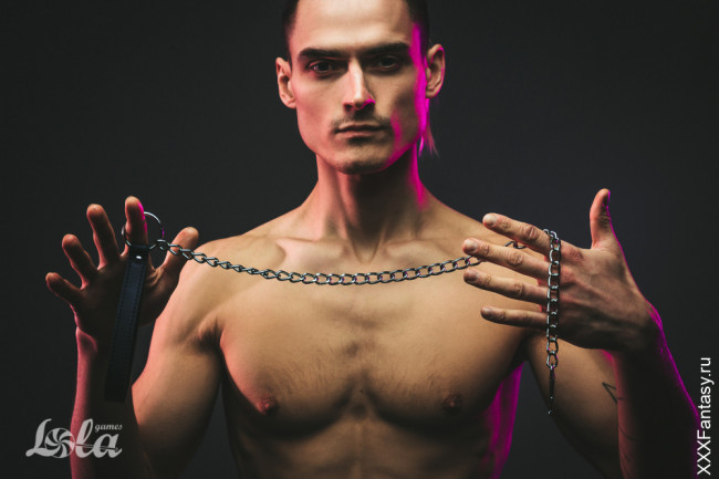 Поводок на металлической цепочке