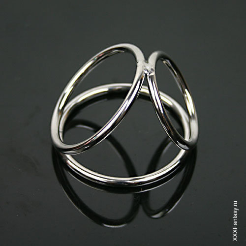 Металлический бондаж члена и мошонки