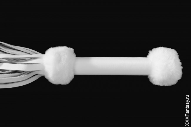 Плеть из натуральной кожи с плюшевыми деталями