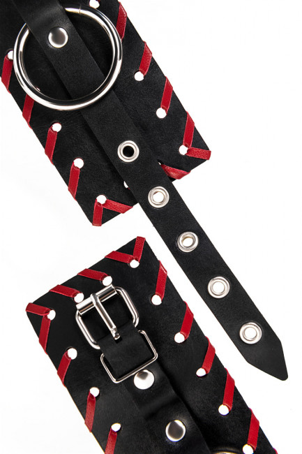 Оковы с красной окантовкой