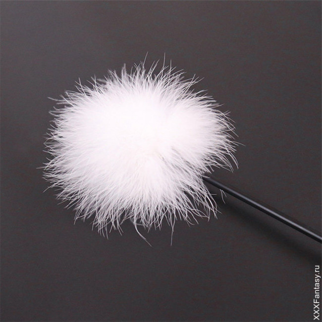 Стек с ручкой из кристаллов и пуховкой на конце Стек с ручкой из кристаллов и пуховкой на конце