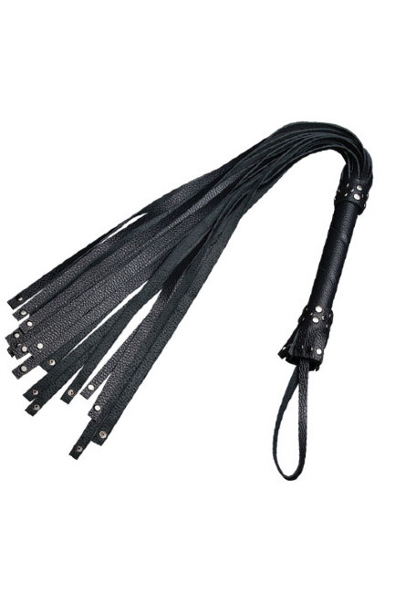 Плетка с металлическими клепками на лентах Плетка с металлическими клепками на лентах