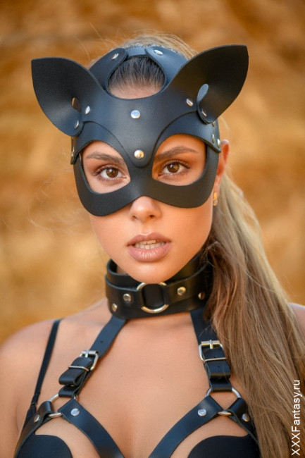 Маска Кошки из черной кожи