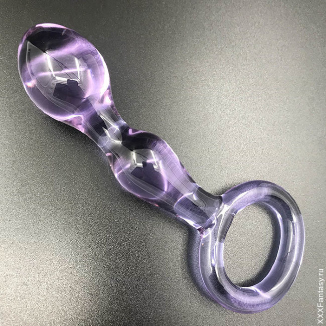 Нереалистичный фаллоимитатор с кольцом держателем