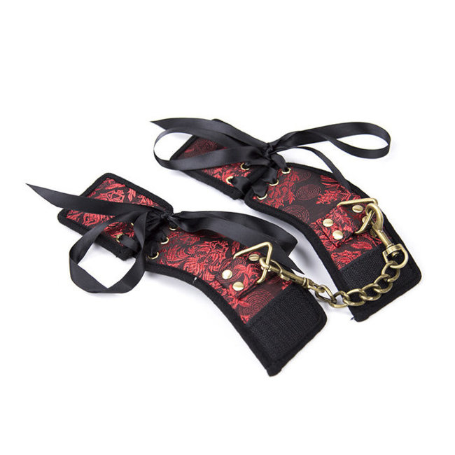 Тканевые наручники с узорами