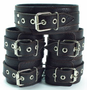 Ошейник с наручниками и кандалами Ошейник с наручниками и кандалами