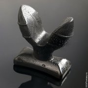 Большая черная анальная пробка с двумя лепестками