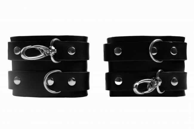 Широкие оковы на ноги с двумя ремешками