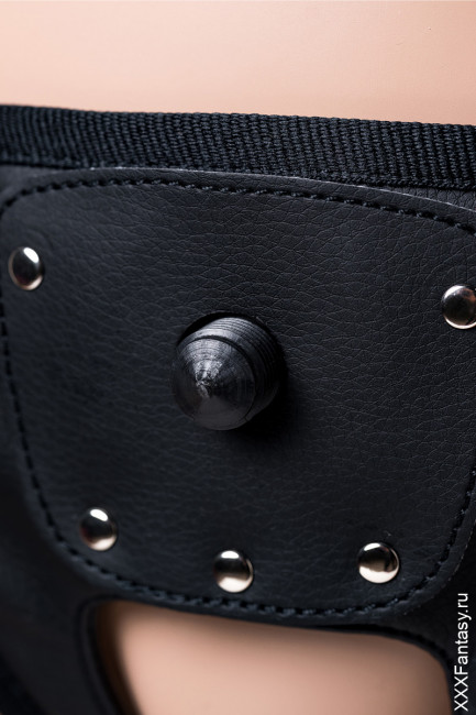 Кожаные трусики Харнес с анальной насадкой