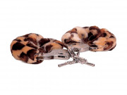 Металлические наручники с леопардовым мехом