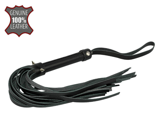 Плеть из натуральной кожи с металлическими шипами на рукояти